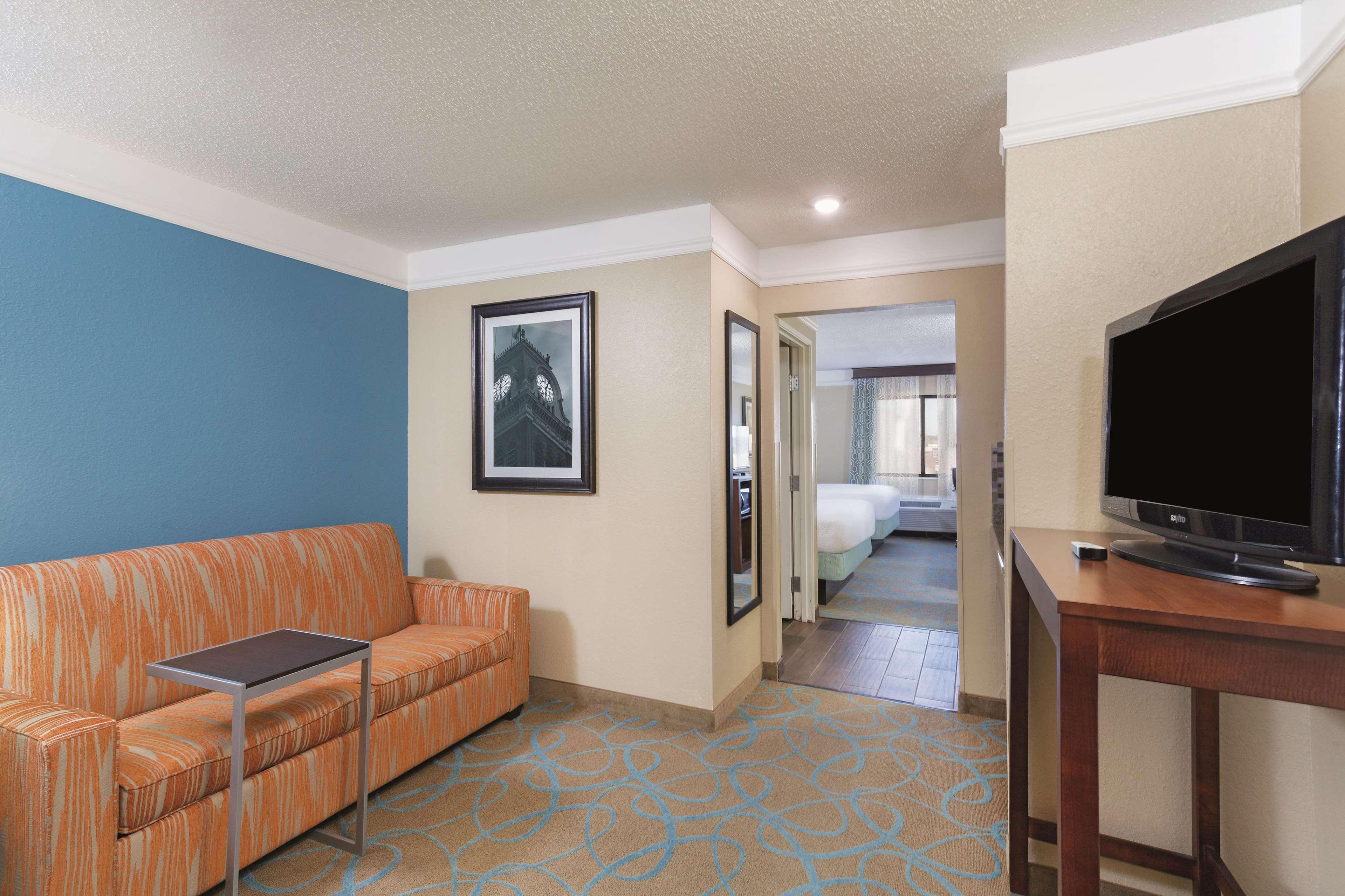 La Quinta By Wyndham Elizabethtown Hotell Exteriör bild