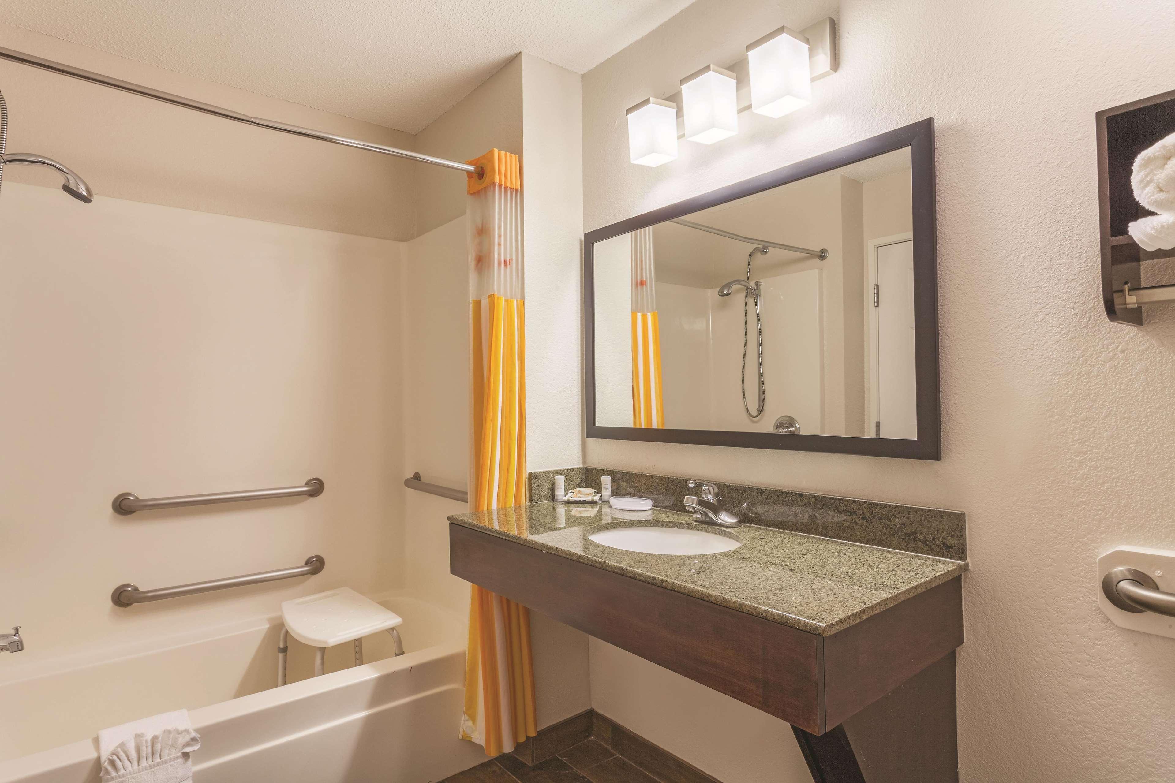 La Quinta By Wyndham Elizabethtown Hotell Exteriör bild